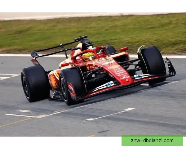 F1赛道上的极速华尔兹：赛车与技术的完美交汇